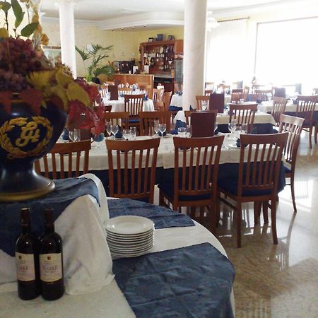 Hotel Ristorante Cordial Комізо Екстер'єр фото