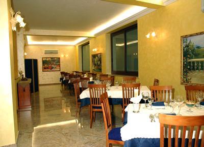 Hotel Ristorante Cordial Комізо Екстер'єр фото
